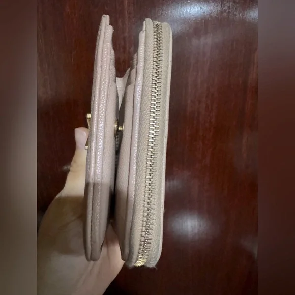 ✨Host Pick✨ Yves Saint Laurent Preloved Pale pink Quilted bifold Leather Wallet - Picture 4 of 15